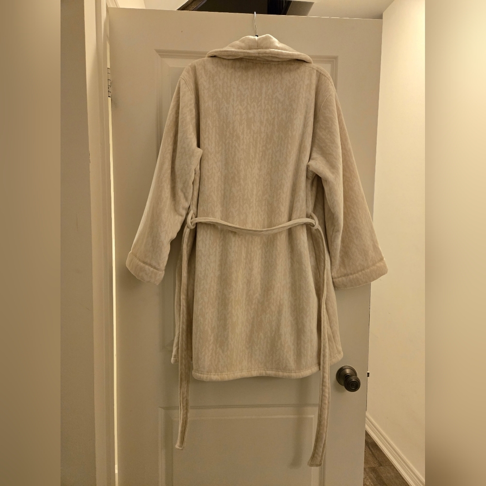 Bath Robe In Size Small - Picture 4 of 7